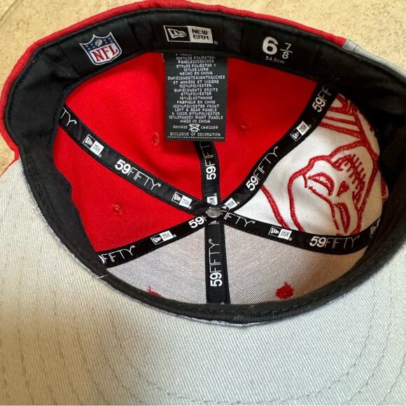 Tampa Bay Buccaneers Baseball Hat Fitted Mens Size 6 7/8 New Era Red Skull Gray - Picture 6 of 7